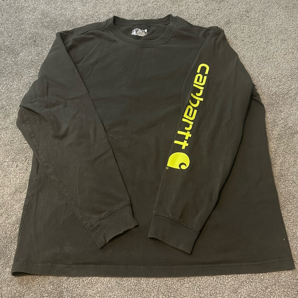 Dark green carhartt men’s longsleeve